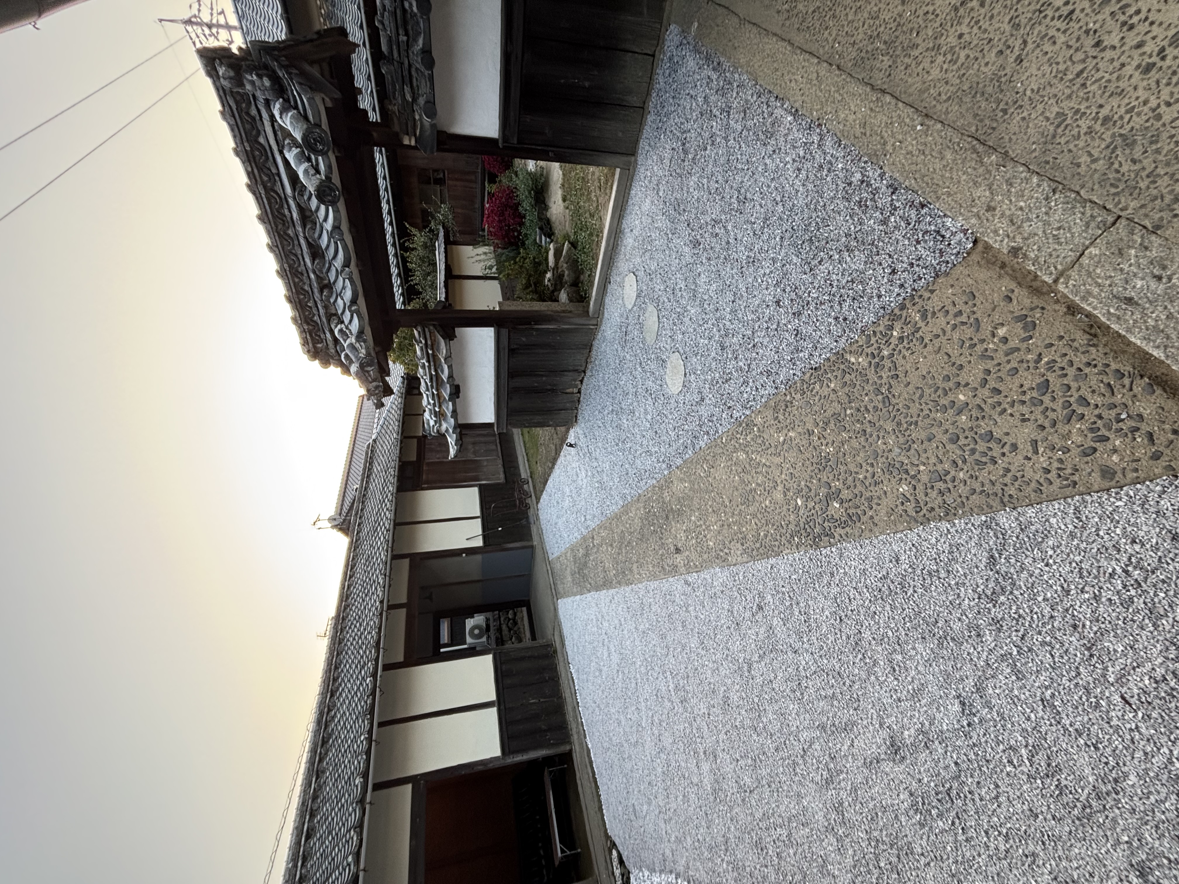 屋敷全景・夕暮れ